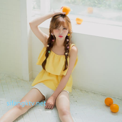 【2023_09_30】My_master_playing_with_my_boobs_I'm_getting_so_horny.m4v